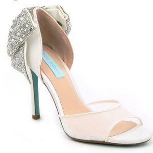 BETSEY JOHNSON BLAZE BOW PEEP-TOE PUMPS IVORY (Tried on, never worn out)